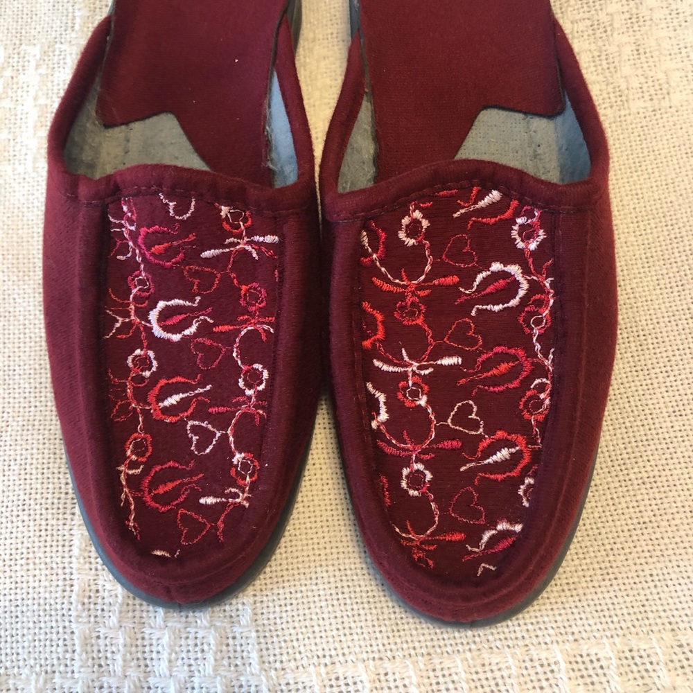 Beautiful floral shoes! - Picture 7 of 10